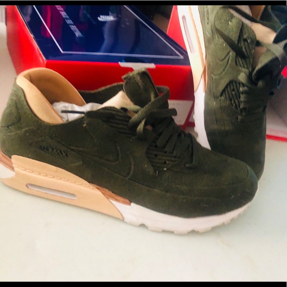 Nike Air Max 90 Royal Men 9.5 EUC